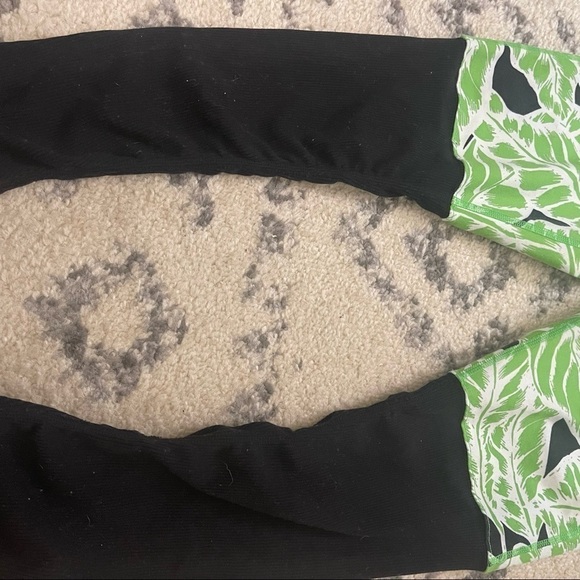 ALO yoga leggings medium - Picture 6 of 10